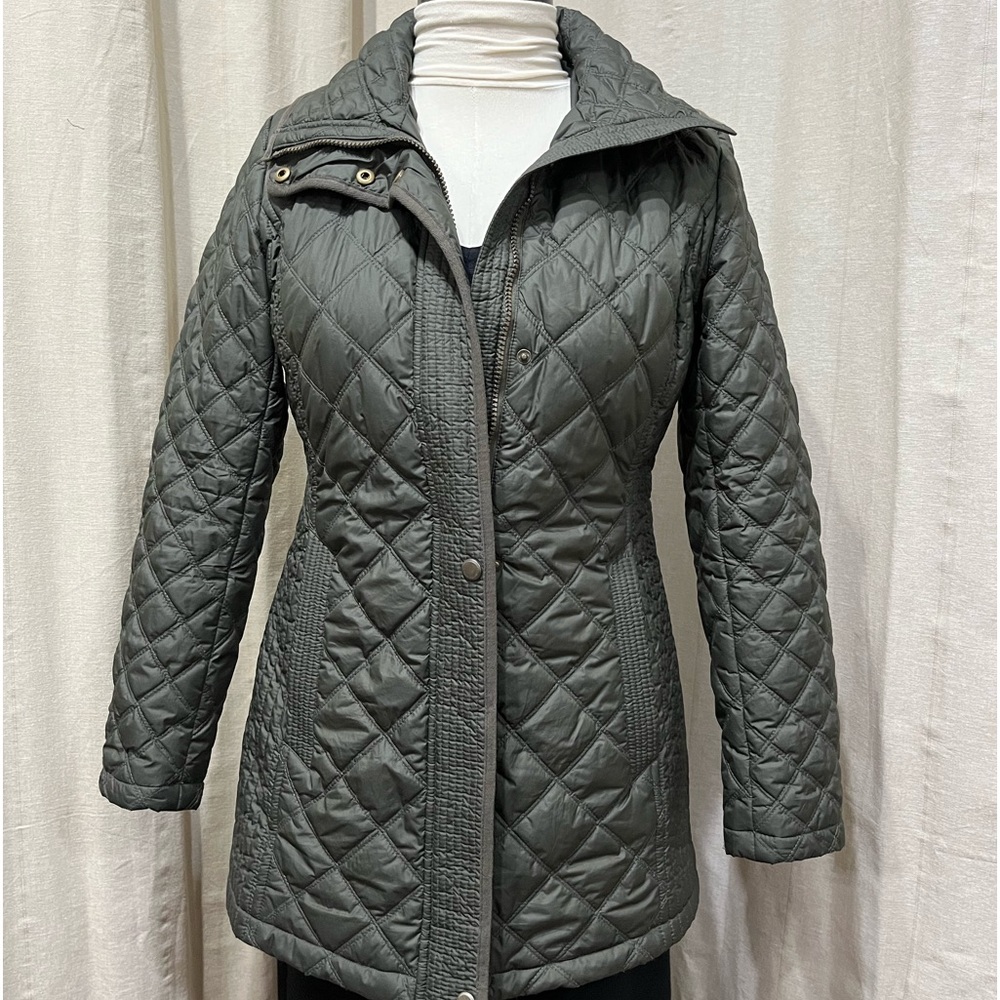 Beautiful green fitted winter jacket
